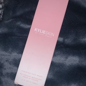 Kylie Jenner Foaming Face Wash